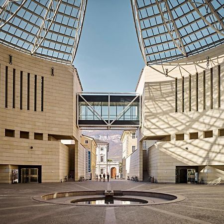 Smart Apartments Palazzo Mazzini ロヴェレート エクステリア 写真