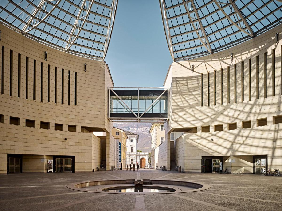 Smart Apartments Palazzo Mazzini ロヴェレート エクステリア 写真