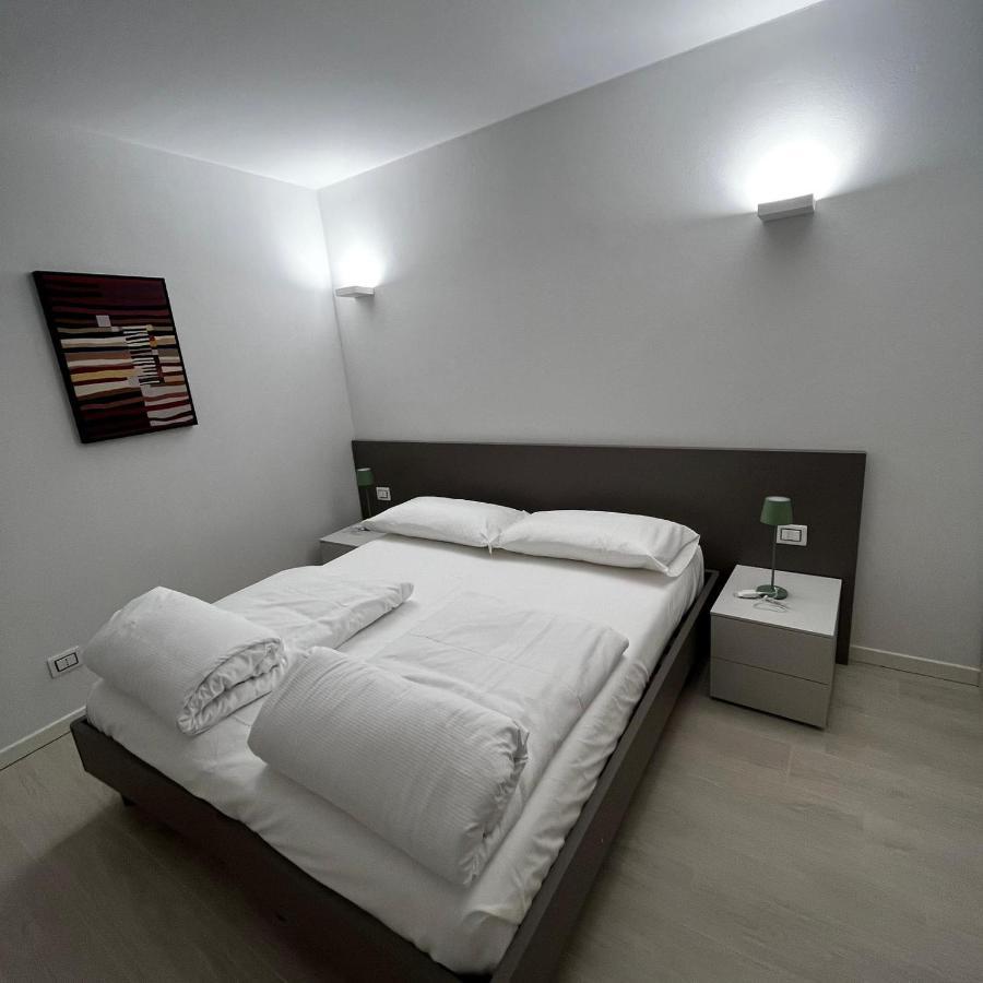 Smart Apartments Palazzo Mazzini ロヴェレート エクステリア 写真