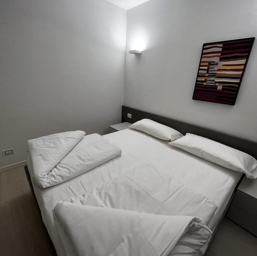 Smart Apartments Palazzo Mazzini ロヴェレート エクステリア 写真