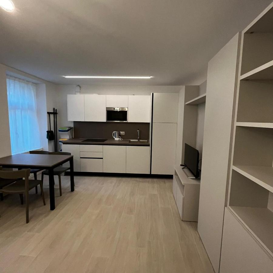 Smart Apartments Palazzo Mazzini ロヴェレート エクステリア 写真