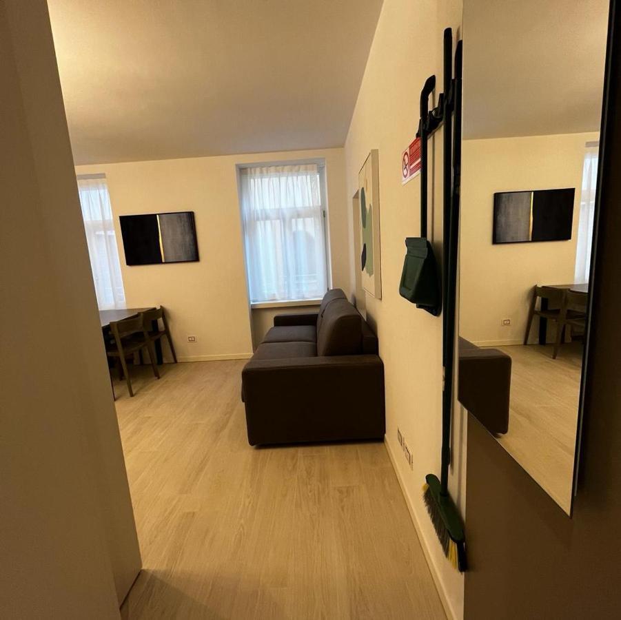 Smart Apartments Palazzo Mazzini ロヴェレート エクステリア 写真