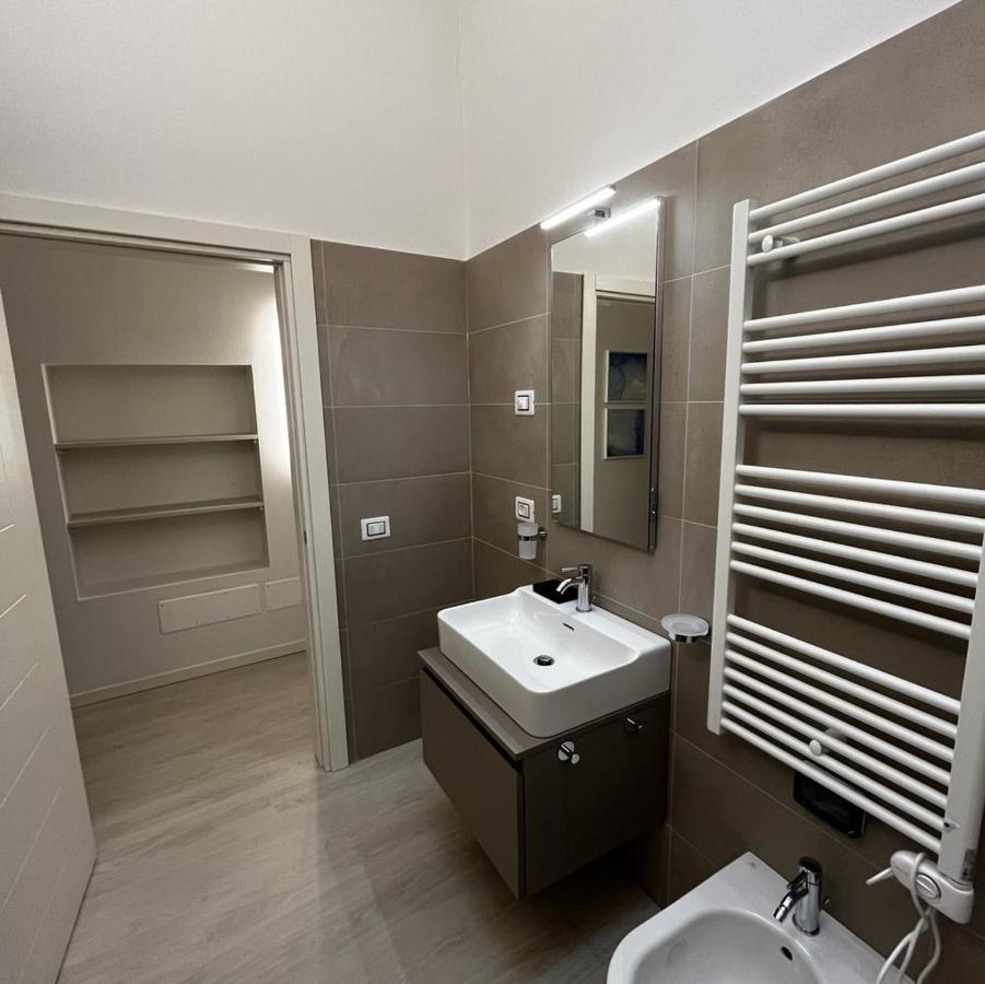 Smart Apartments Palazzo Mazzini ロヴェレート エクステリア 写真