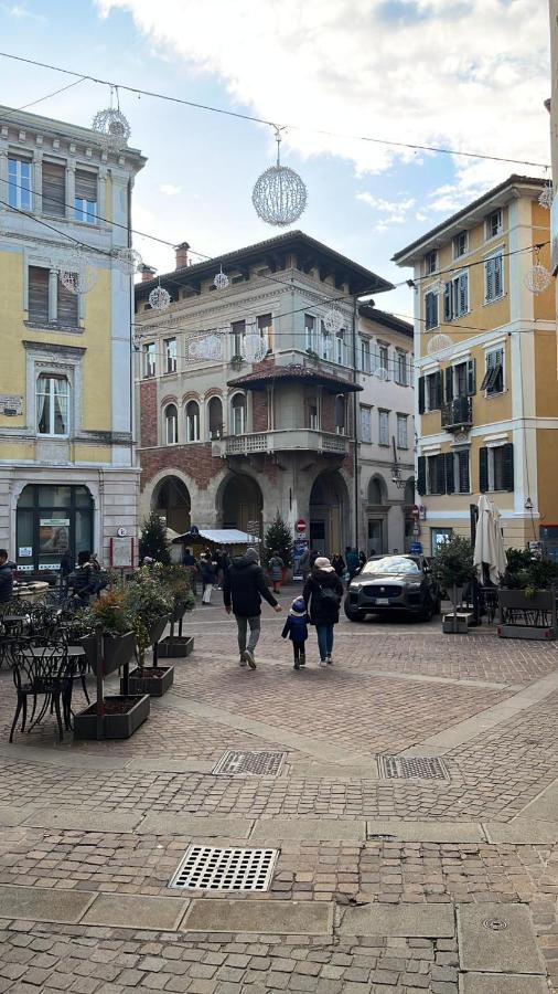 Smart Apartments Palazzo Mazzini ロヴェレート エクステリア 写真