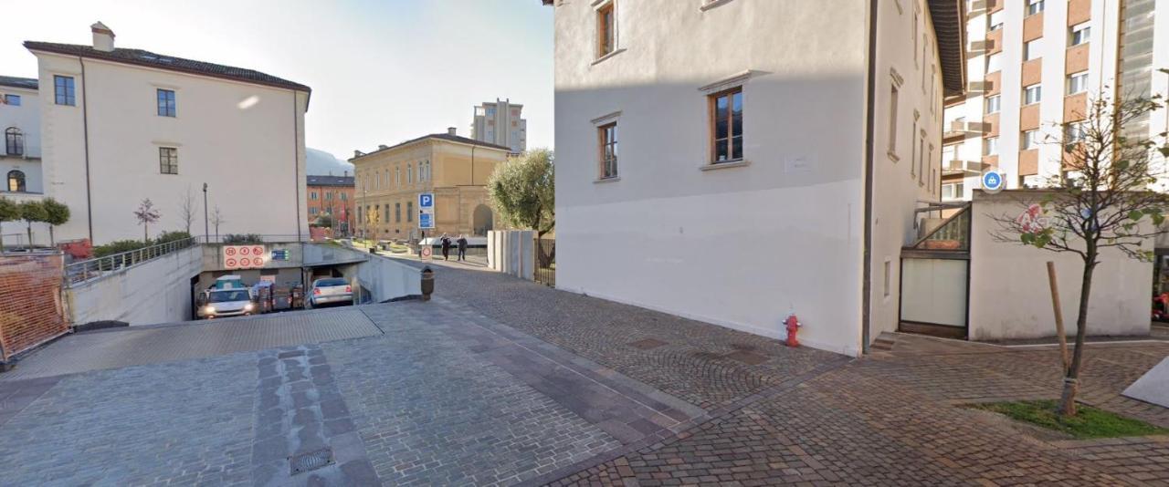 Smart Apartments Palazzo Mazzini ロヴェレート エクステリア 写真